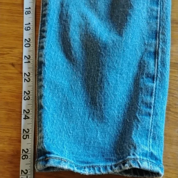 Levi's  Premium Wedgie Style Size 28 Jeans. Can Be Unisex ? Supercute Style/ Fit - Picture 12 of 13